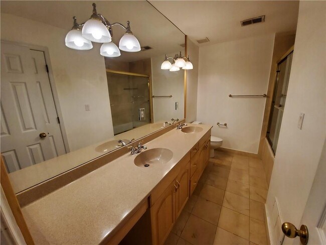 Building Photo - 4209 Pine Heights Dr NE