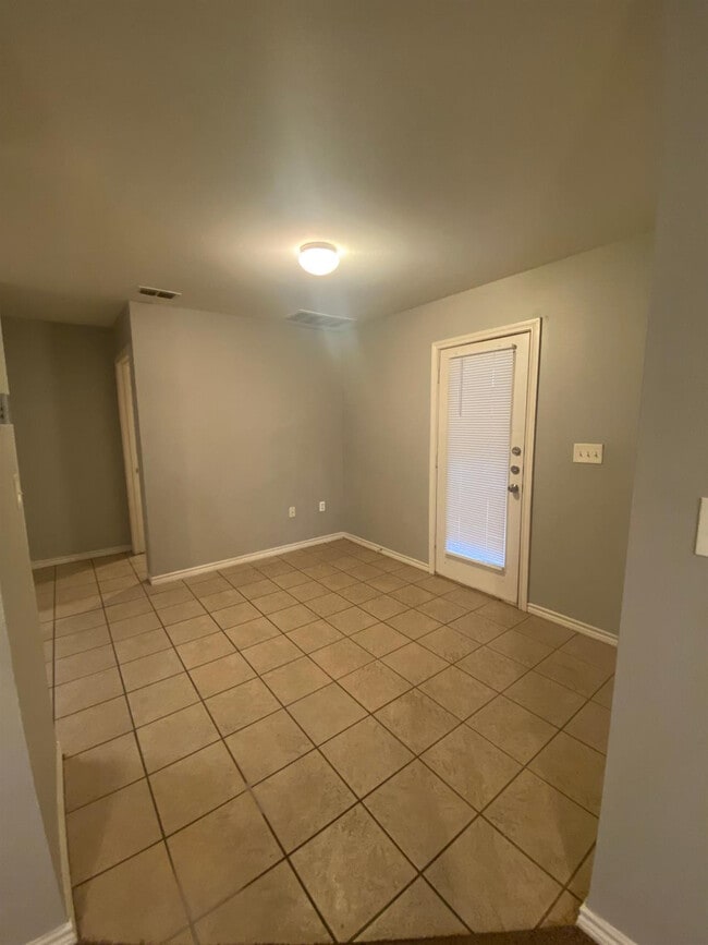 Building Photo - 5420 Kemper St