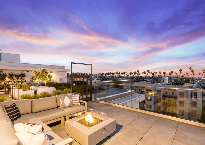 Primary Photo - sageLA - Brand New