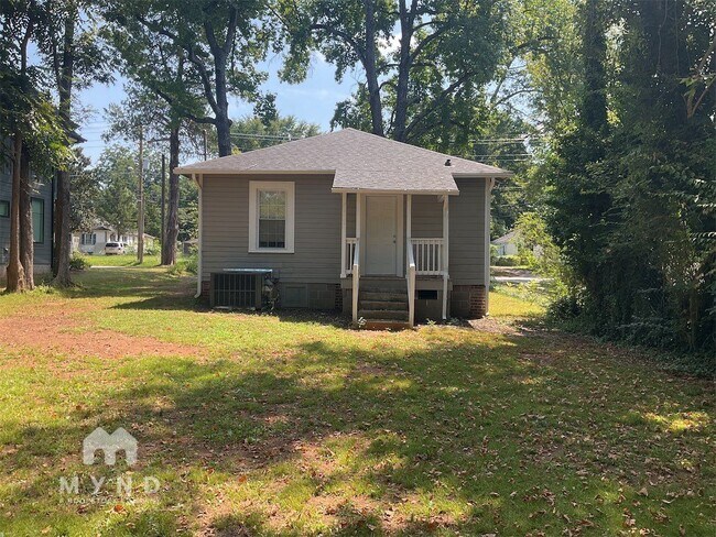 Building Photo - 401 Skyland Ave