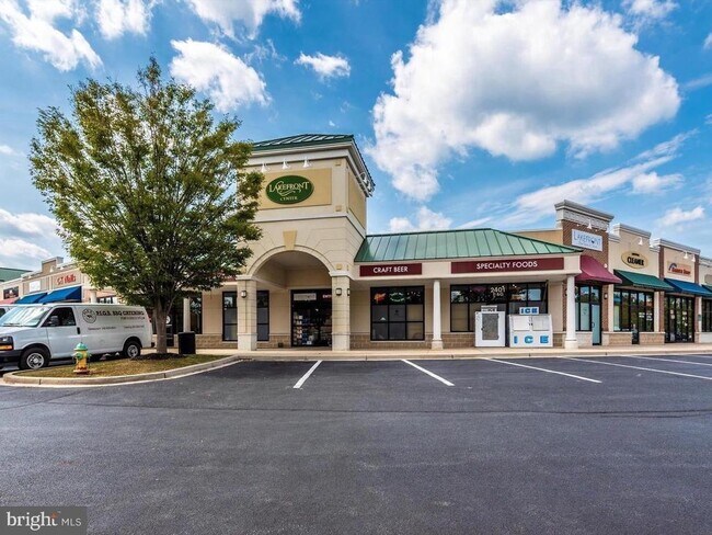 Building Photo - 2601 Emerson Dr