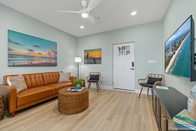 Building Photo - 111 W Sunny Isle Dr