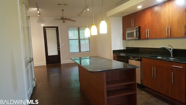 Building Photo - 214 Cody Ln