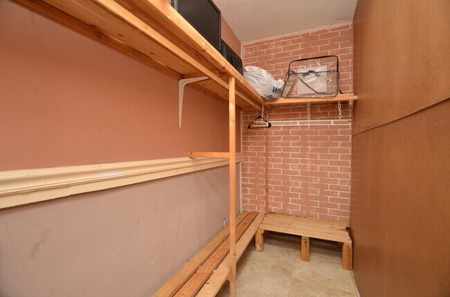 Building Photo - 13102 Richmond Ave.