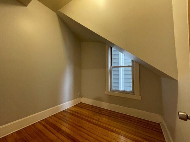 Building Photo - 2 bedroom in Chicago IL 60618
