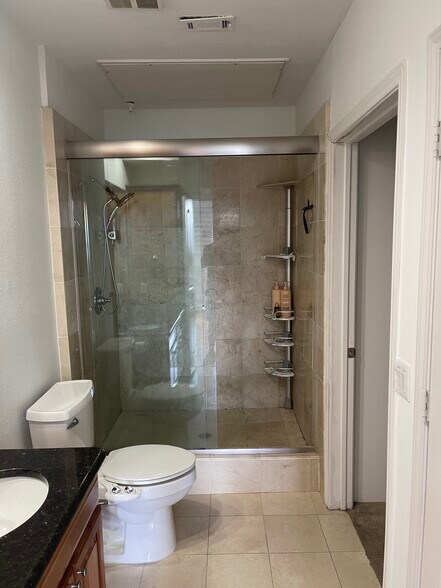 Building Photo - 3225 Turtle Creek Blvd