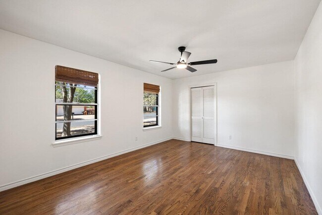 Building Photo - 2008 Matthews Ln