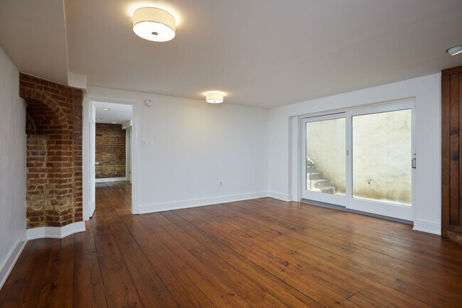 Building Photo - Centrally Located 2BR/2BA in Georgetown
