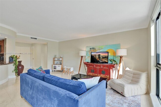 Building Photo - 9800 W Bay Harbor Dr