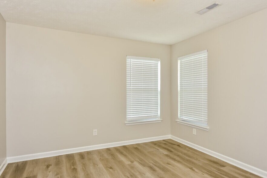 Building Photo - 441 Parrish Hill