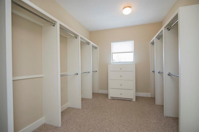 Building Photo - Contemporary townhome, rooftop terrace awa...
