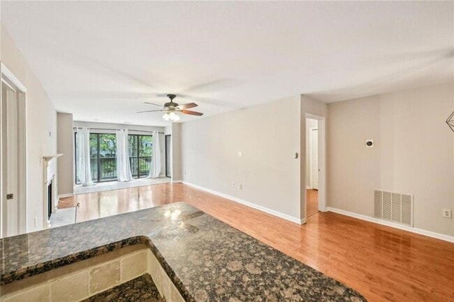 Building Photo - 2303 Pine Heights Dr NE