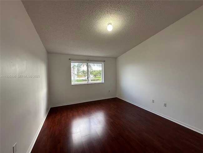 Building Photo - 2308 SE 23rd Terrace