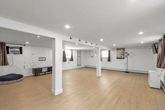 Building Photo - 75 Oswego Ave