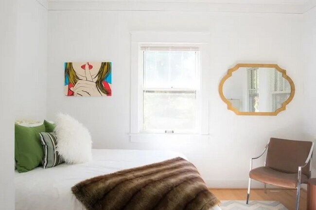 Building Photo - 1528 Mapleton Ave