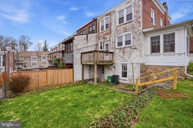 Building Photo - 220 N Orange St