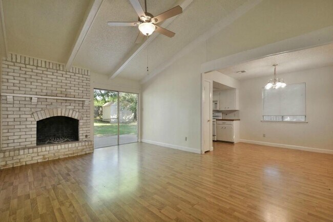 Building Photo - 9410 E Meadow Vale