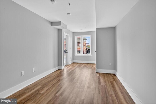 Building Photo - 3965 Lancaster Ave