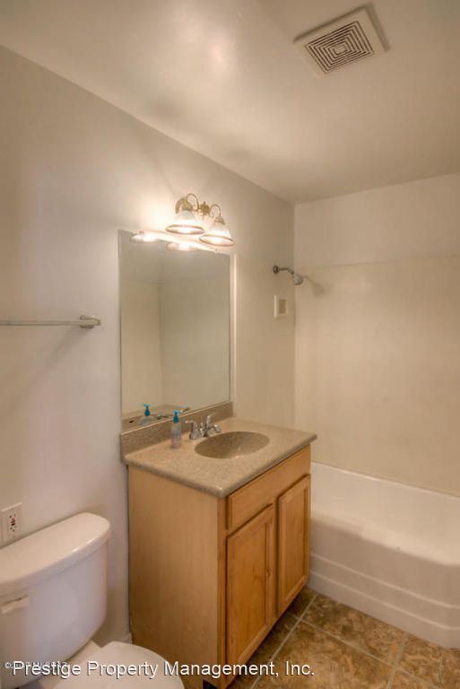 Building Photo - 4 br, 2 bath House - 4656 E 14th St