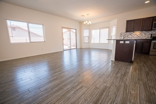 Building Photo - Great Open Floor Plan 3 Bedroom, 2 Bath, Central A/C in Holiday Subdivision!