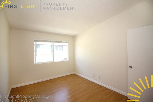 Building Photo - 503 Avenue G - Ave