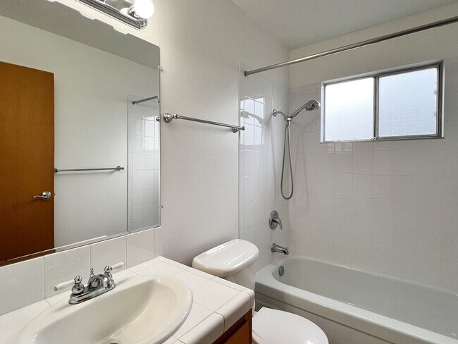 Building Photo - Charming Three Bedroom North Napa Home
