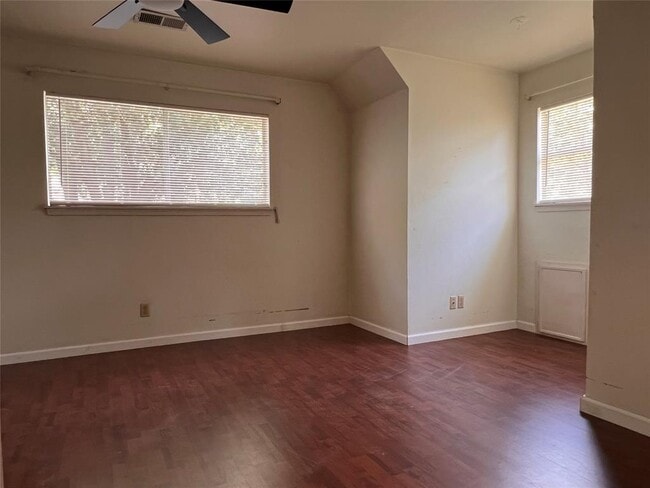 Building Photo - 8210 Hollyleaf Dr