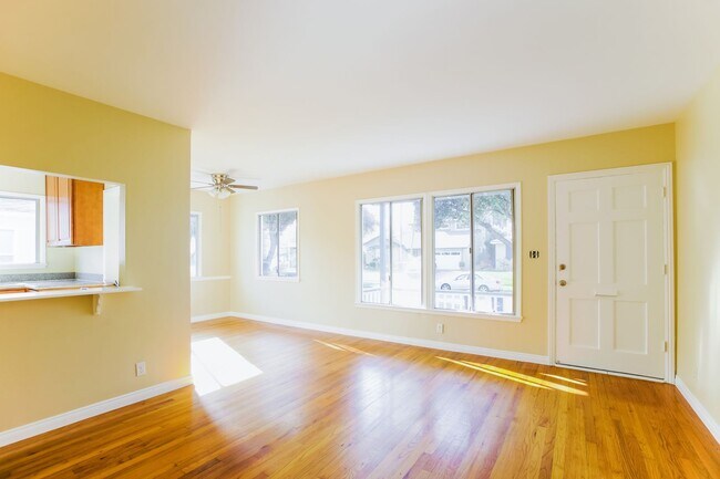 Building Photo - **LAKEWOOD HOME** THREE BEDROOMS-ONE BATH** $3950.00