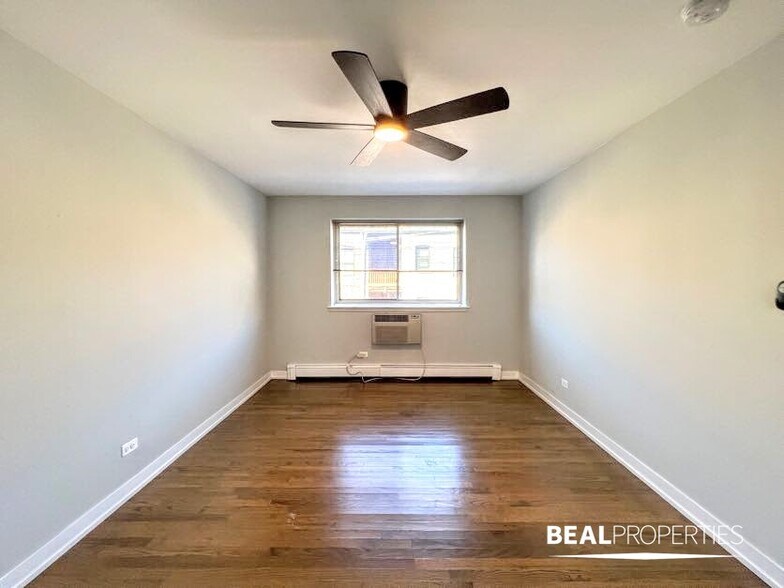 Building Photo - 524 W Oakdale Ave