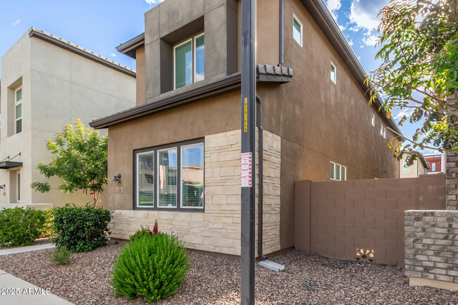 Building Photo - 1310 N Zane Dr