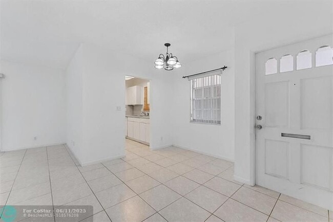 Building Photo - 9089 Thunderbird Dr