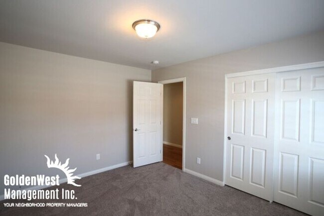 Building Photo - Gorgeous 4Bdm 2.5Ba Home in Southwest Las ...