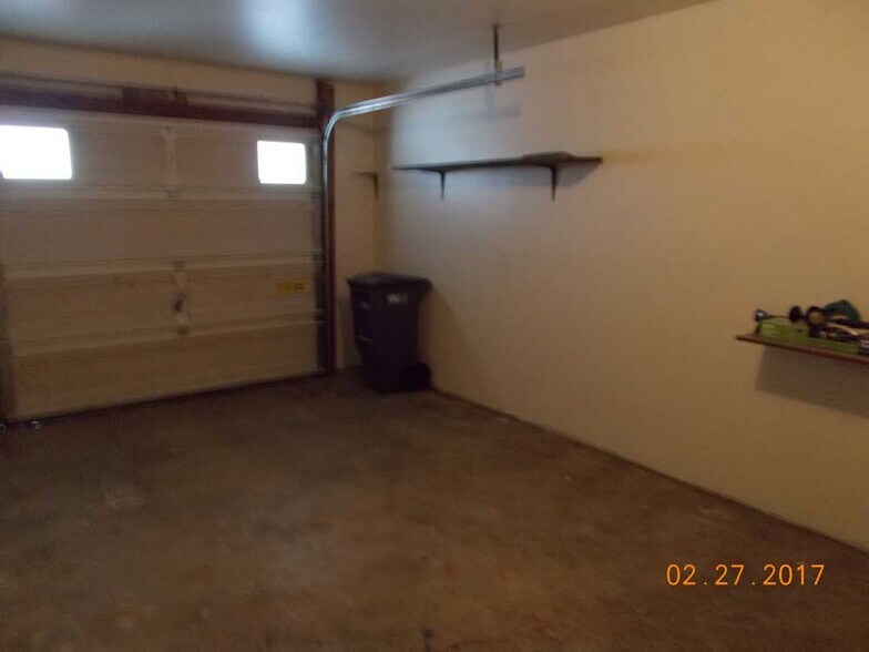 Garage - 12202 E 10th Ave