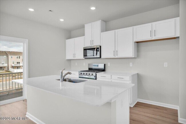 Building Photo - 216 Sandy Rdg Rd