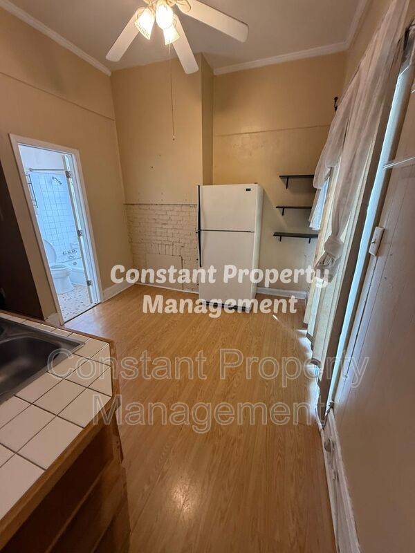 Building Photo - 1061 High St