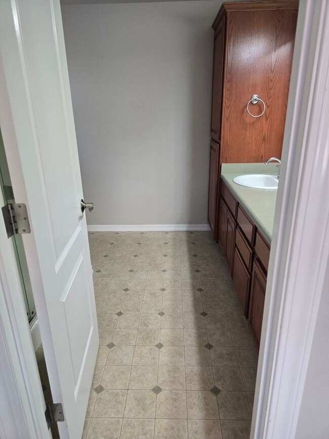 Building Photo - 3 bed 2 bath  Home for Rent in Grants Pass