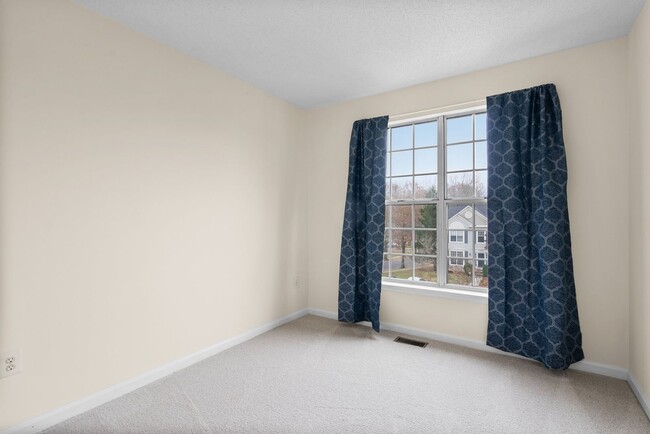 Building Photo - 3 Bed 2.5 Bath - Silver Spring Townhouse -...