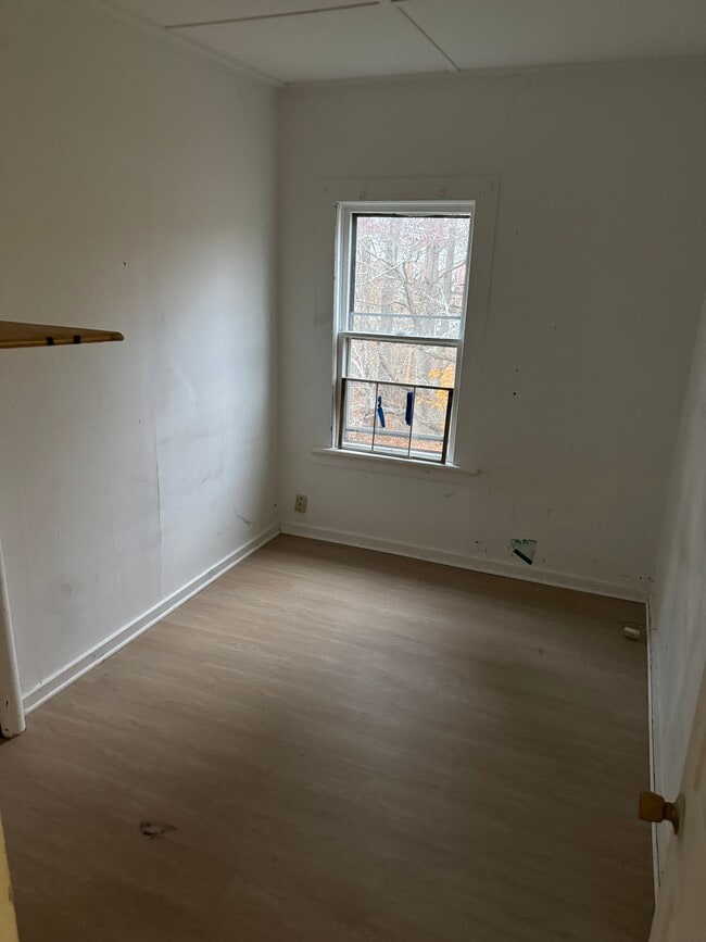 Building Photo - 162c