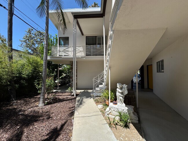 Building Photo - 4418 Vantage Ave