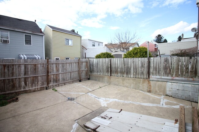 Building Photo - 452 Pearl St