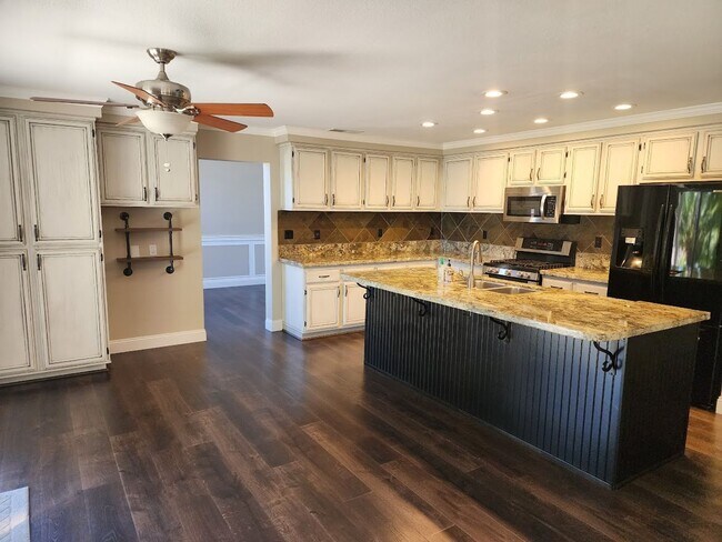 Building Photo - Gorgeous 4 Bedroom/3 Bath Home in South Temecula!