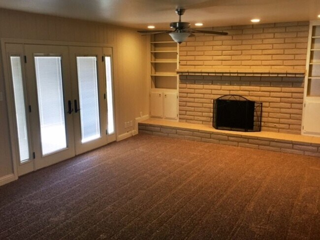 Building Photo - 1657 W Ellery Way