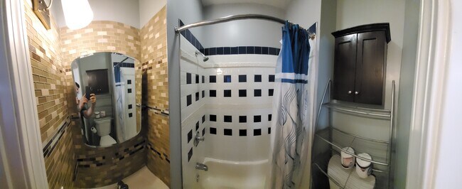 Bathroom - 29 Bridges St
