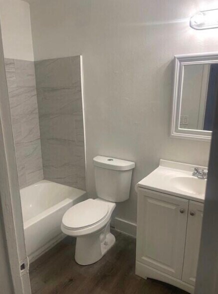 Building Photo - 1451 NW 20th Ct