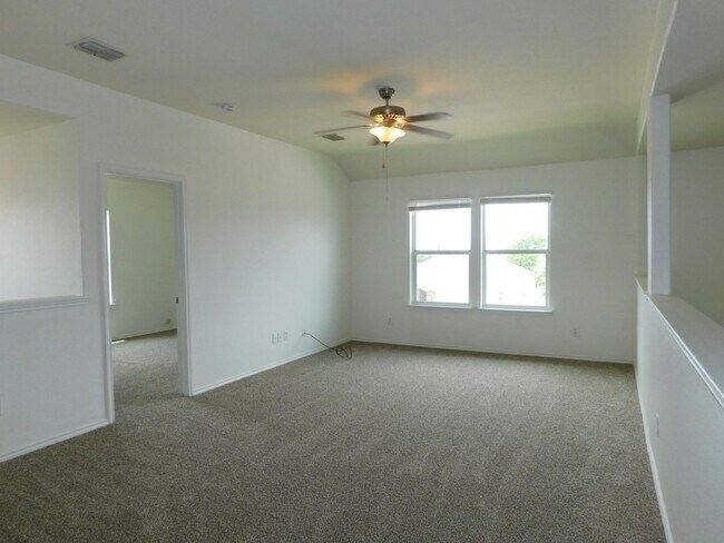 Building Photo - Large 4 bed house with master downstairs and 2 car garage on a cul- de-sac. Golf course community...