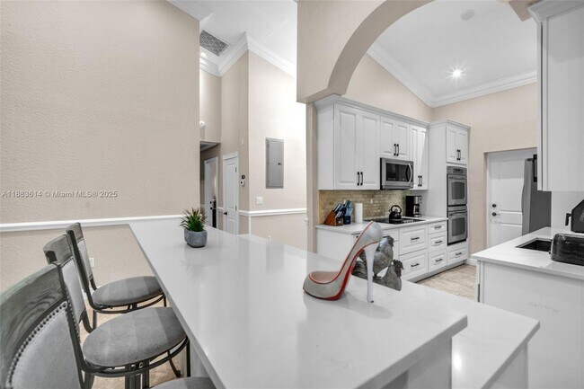 Building Photo - 4732 SW 35th Ave