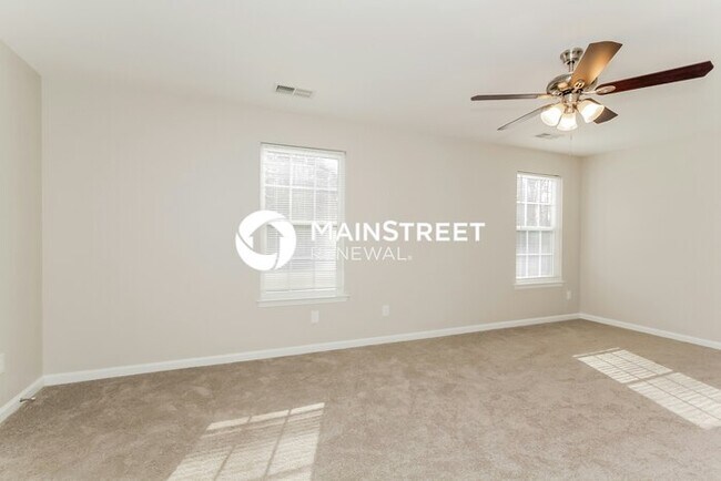 Building Photo - 3 Bedroom Pet-Friendly Home in Charlotte, NC with Main Street Renewal