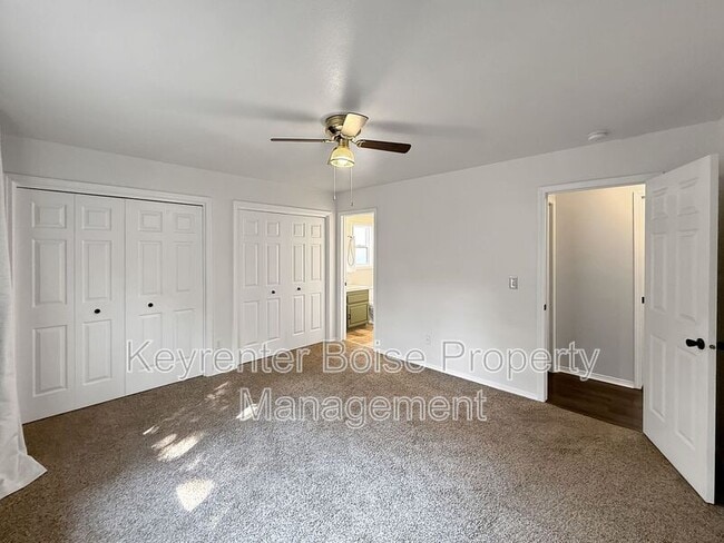 Building Photo - 105 N Chaparal St