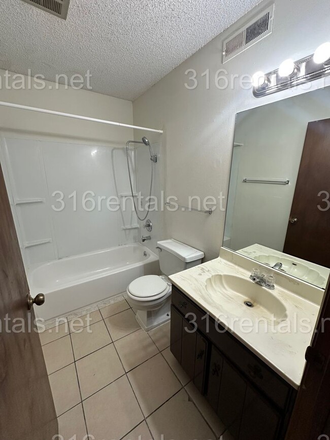 Building Photo - 351 E Marion Ct