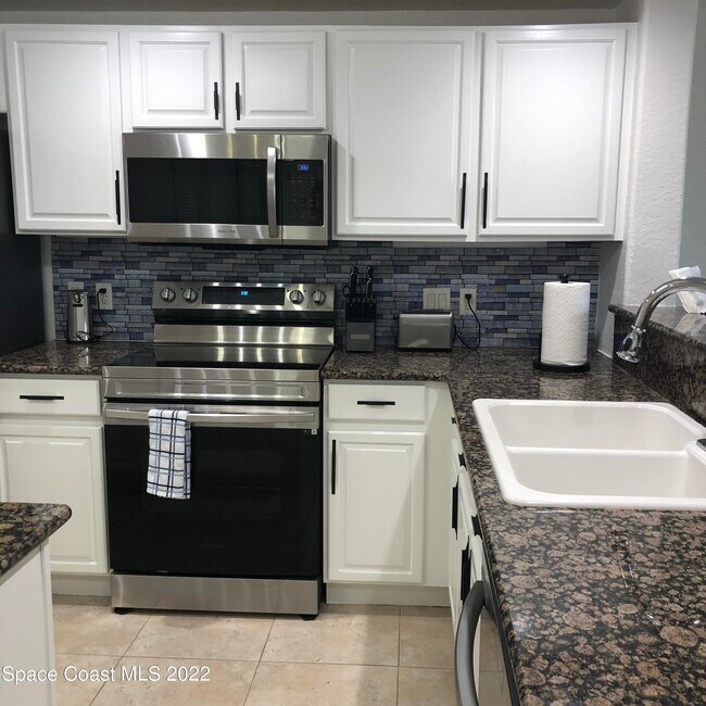 Building Photo - 806 Mystic Dr